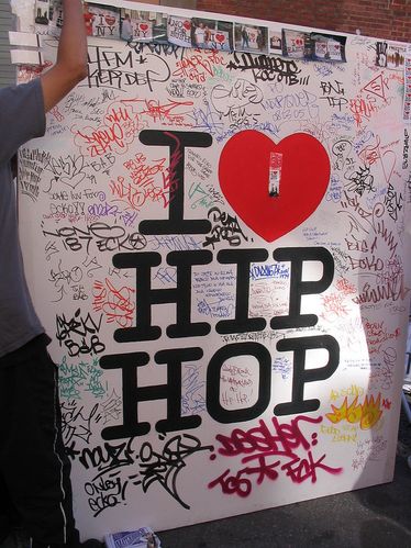 Sign-saying-I-heart-hip-hop.jpg