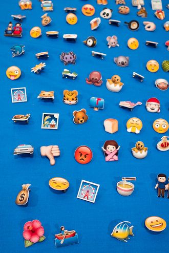 Many-random-emojis.jpg