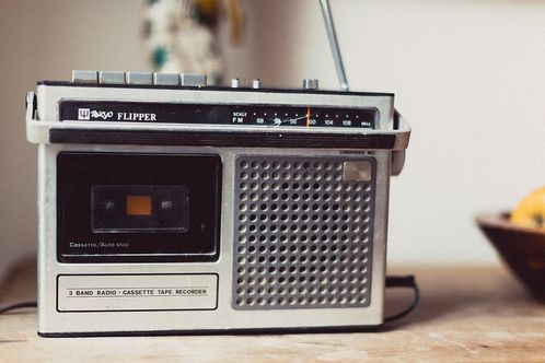 Photo-of-small-vintage-transistor-radio.jpg