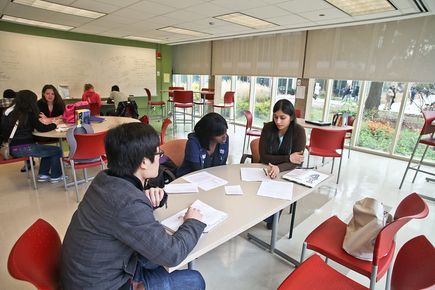 Photo-of-students-and-tutors-at-writing-center.jpg