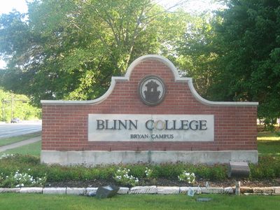 "Blinn College in Bryan, TX IMG 1035" by Billy Hathorn at en.wikipedia is licensed under CC BY-SA 3.0.